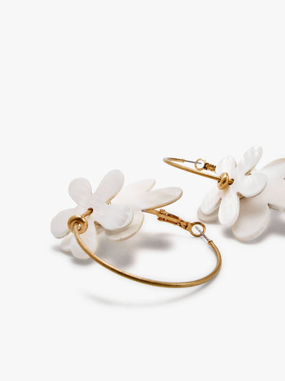 Hoop Earrings With Shell Flower