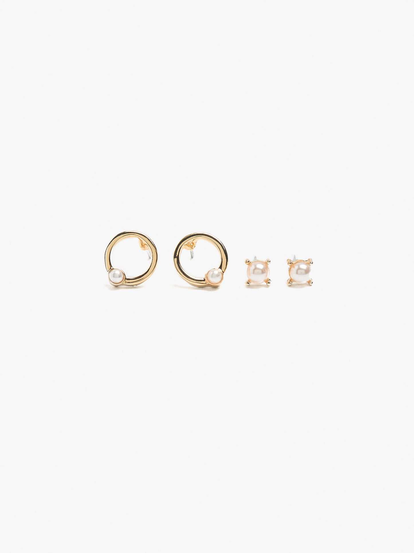 Short Earrings With Resin