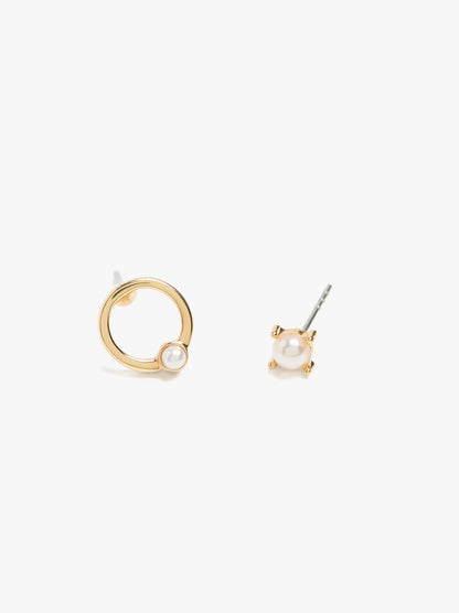 Short Earrings With Resin