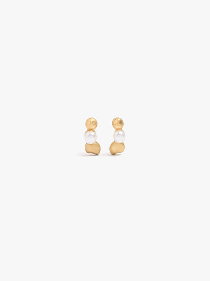 Rounded Earrings With Pearl
