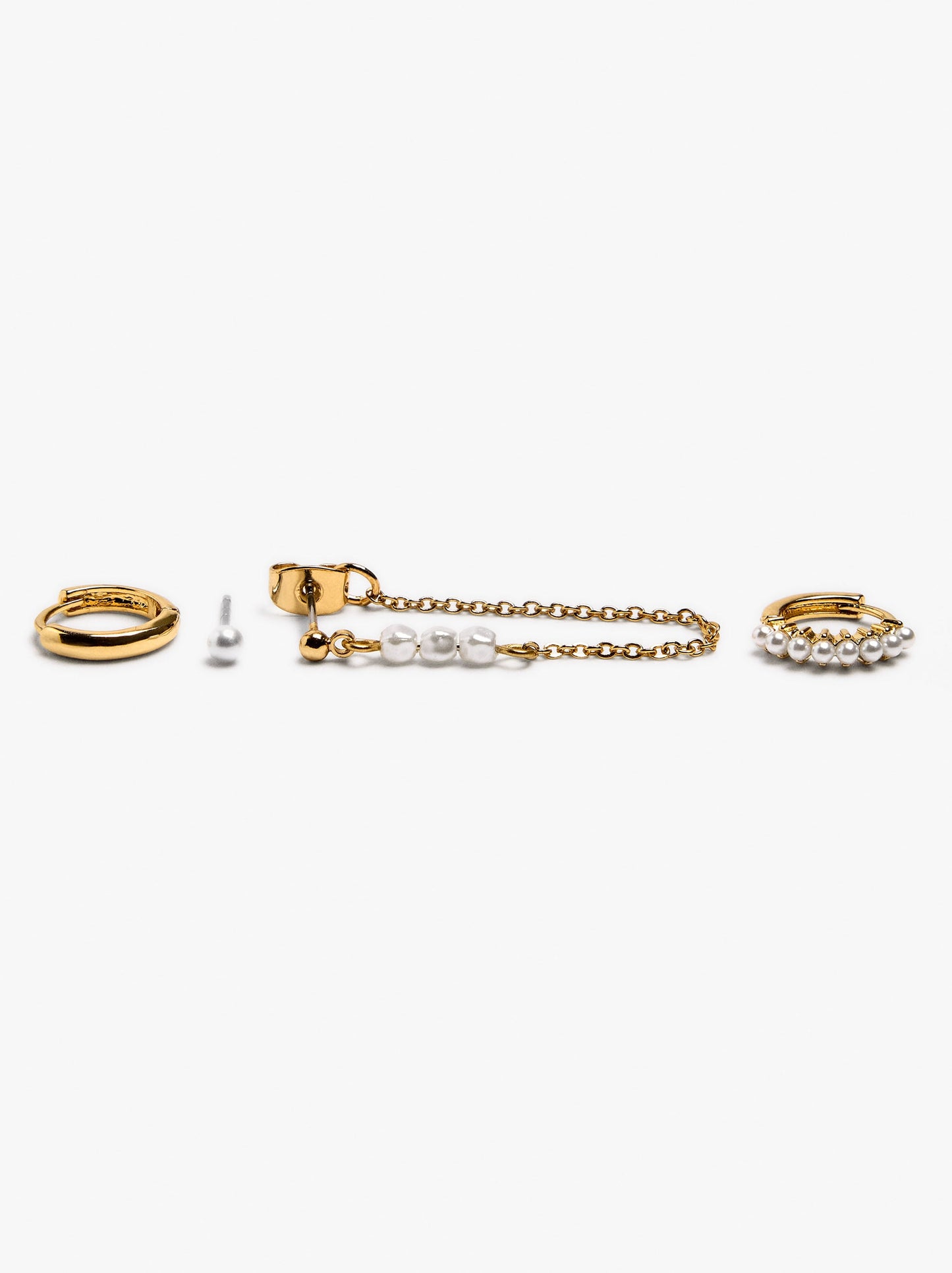 Set Of Earrings With Pearls