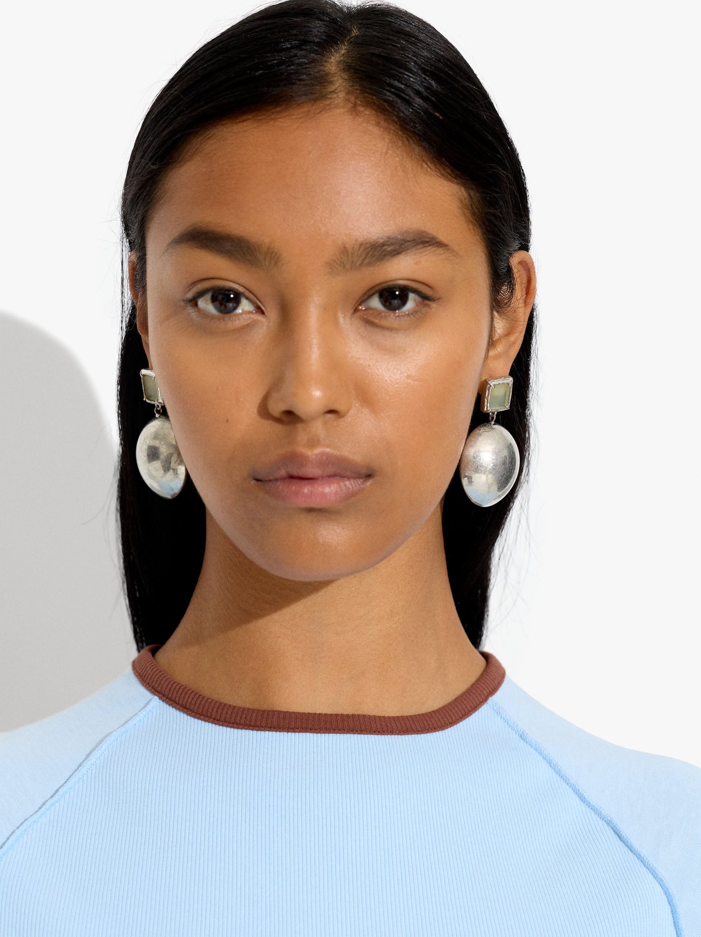 Round Earrings With Stone