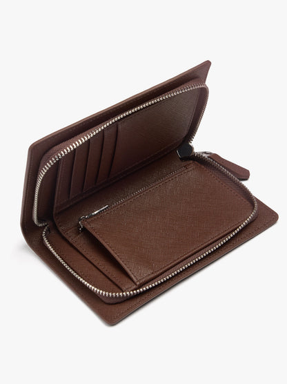 Wallet With Texture And Zipper Closure