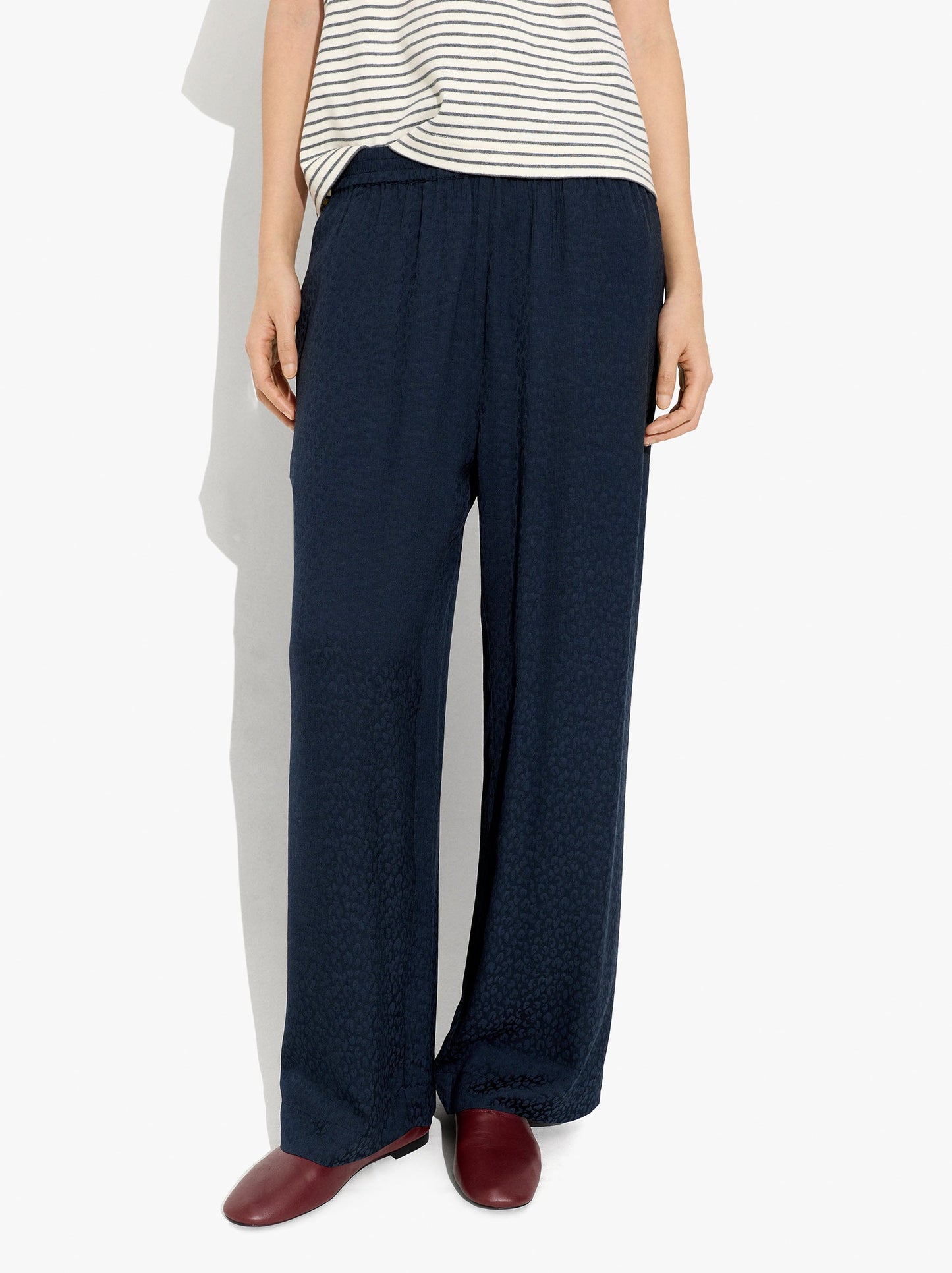 Flowy Jacquard Trousers With An Elastic Waist