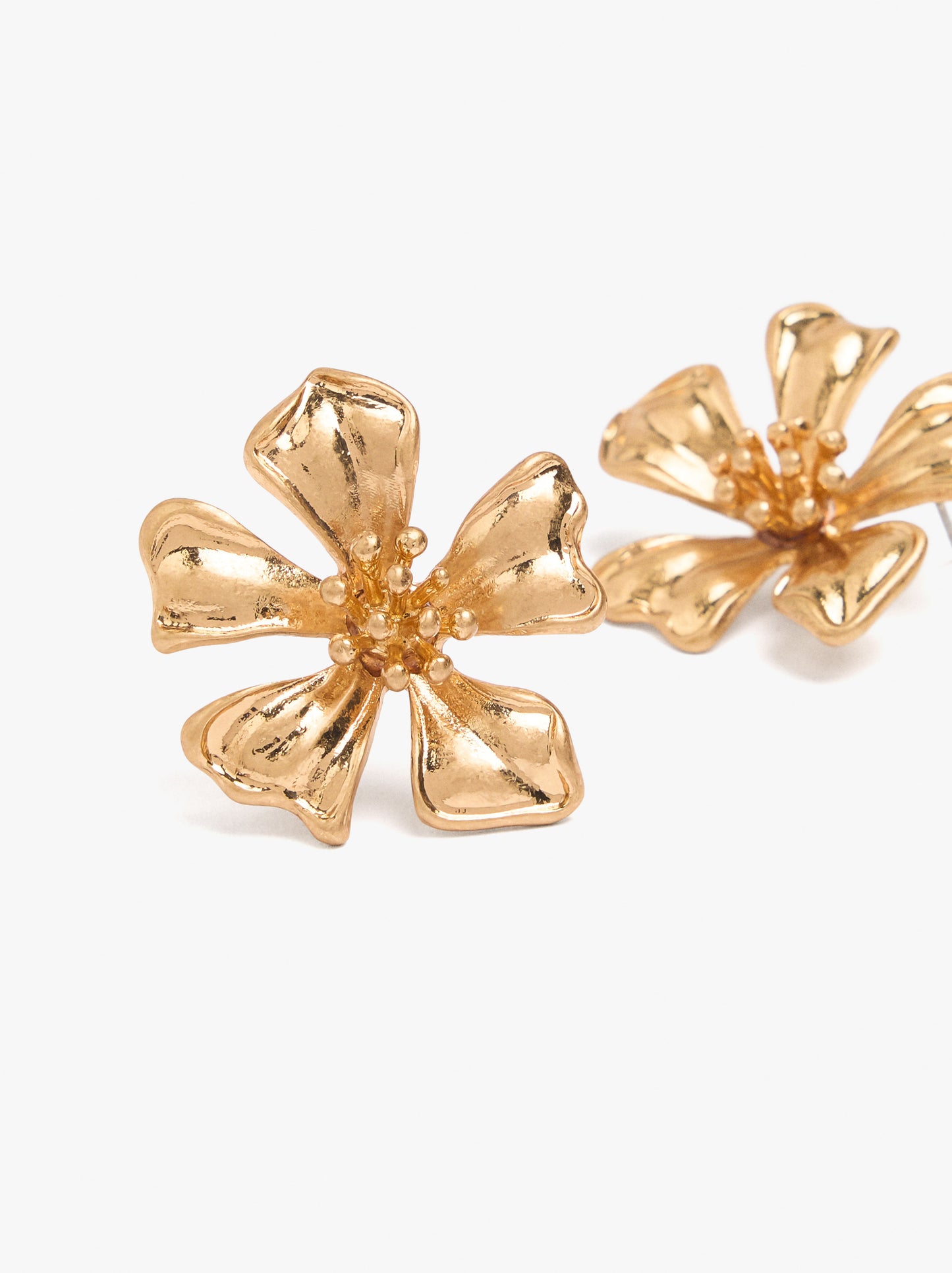 Maxi Flower Earrings With Embossed Detail
