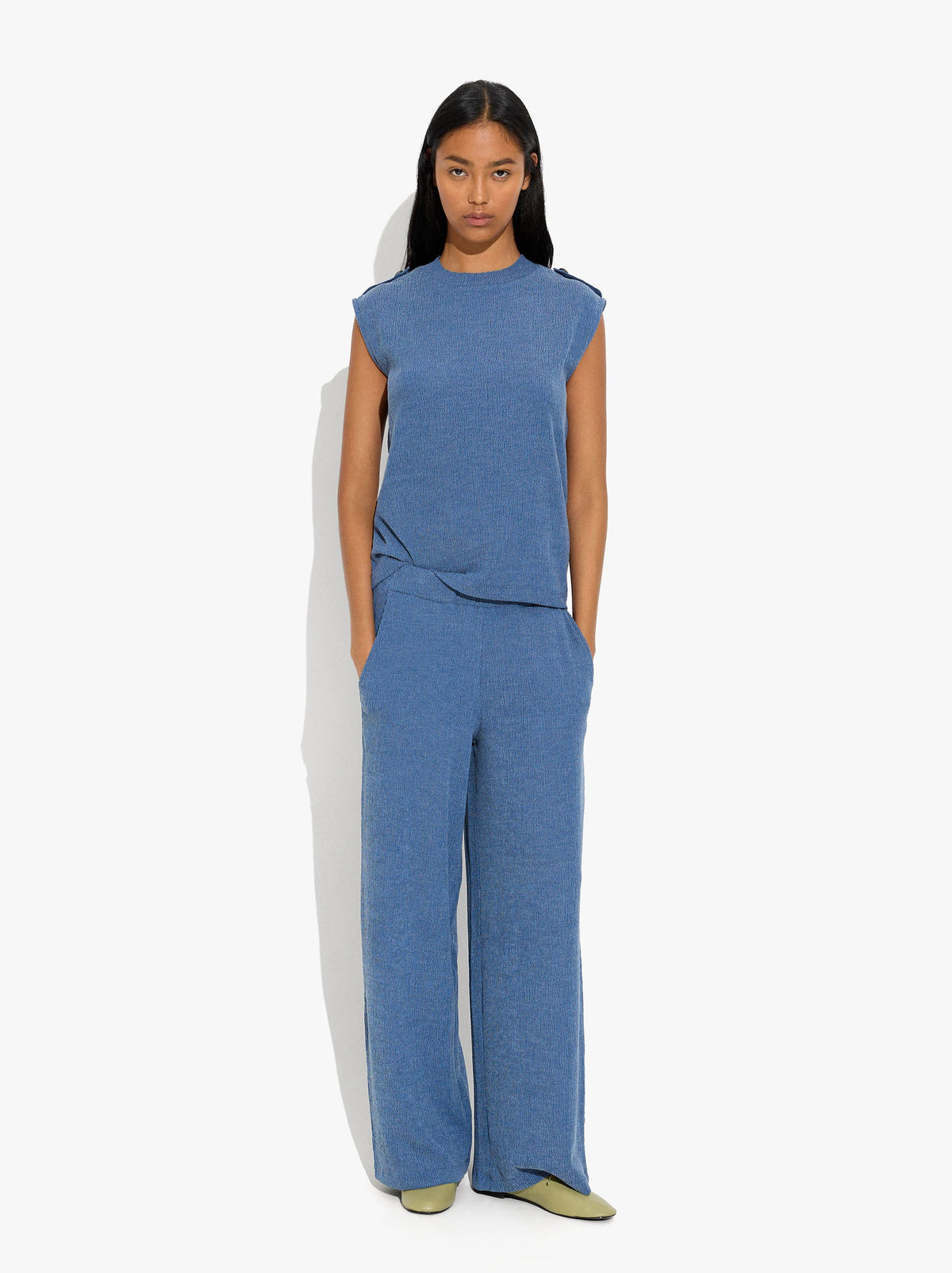 Trousers With Texture And Elastic Waist