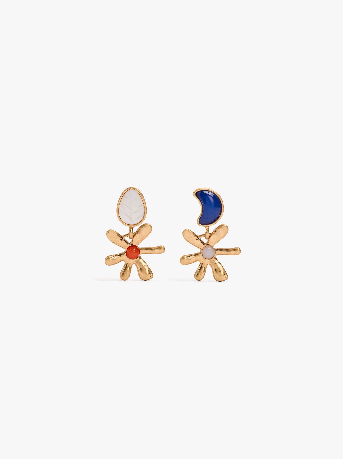 Asymmetric Earrings With Flower
