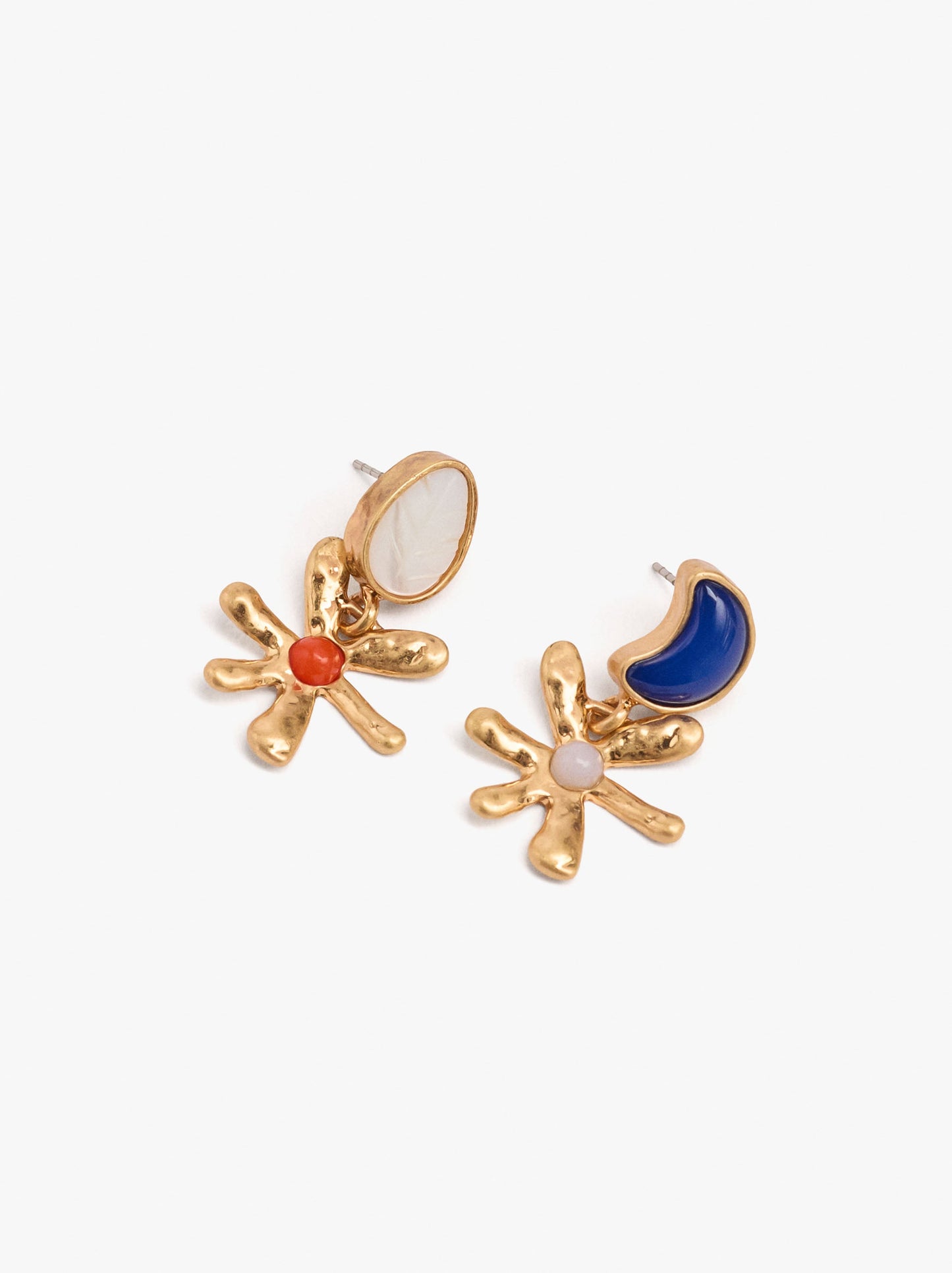 Asymmetric Earrings With Flower