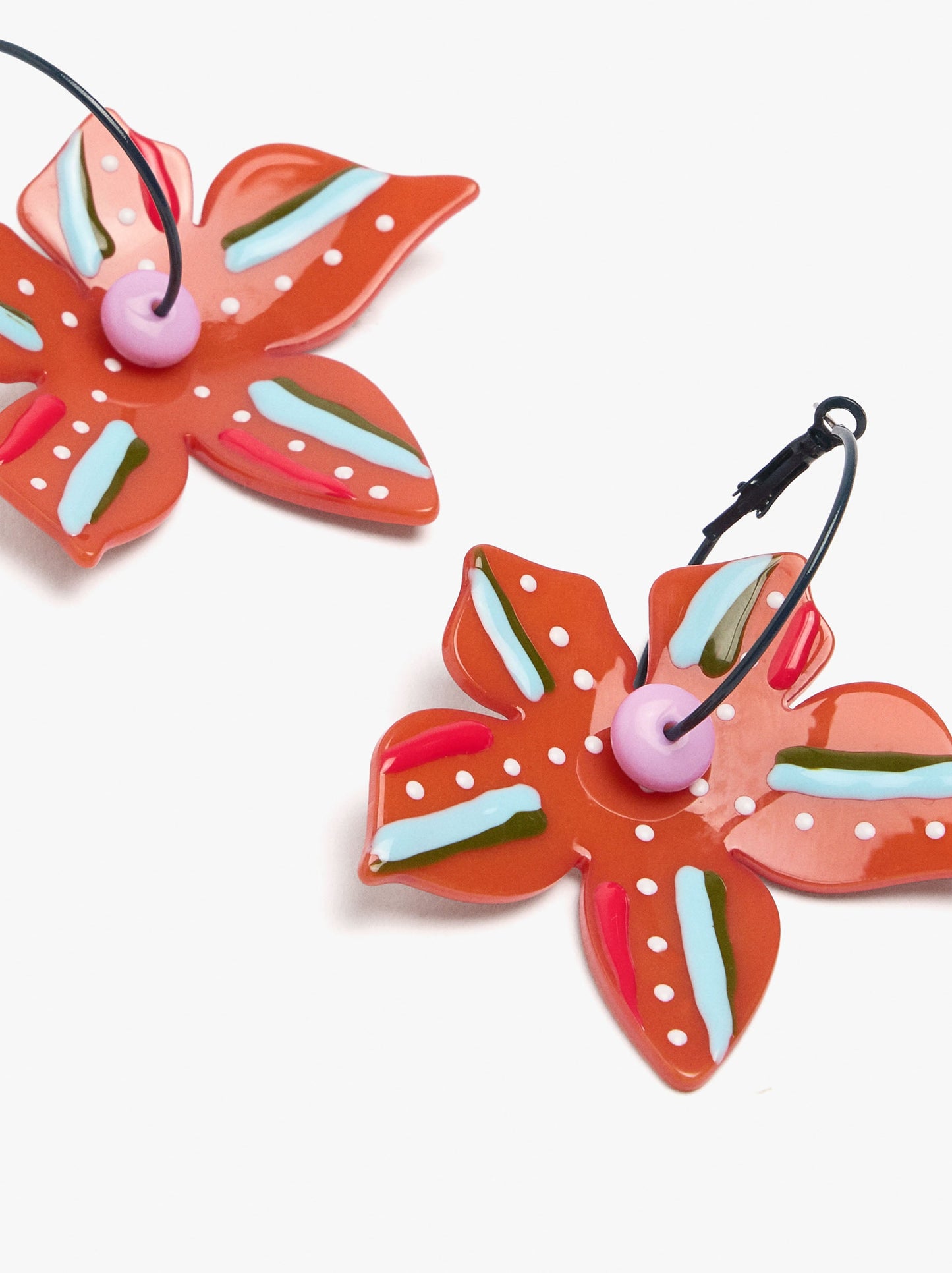 Hoop Earrings With Maxi Contrast Flowers