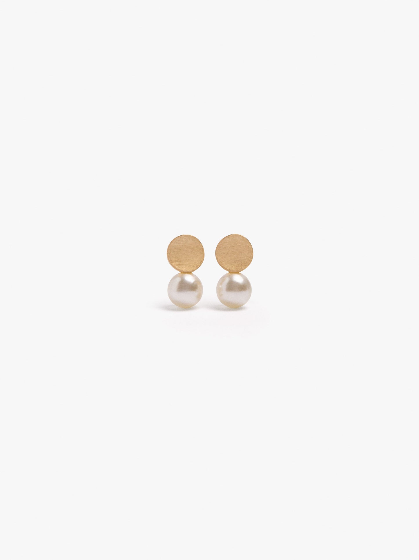 Round Earrings With Pearls