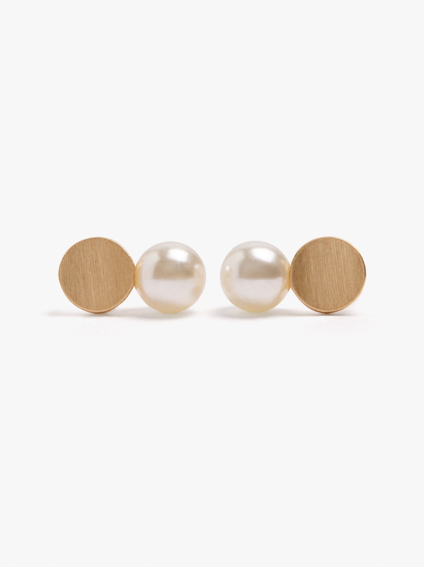 Round Earrings With Pearls