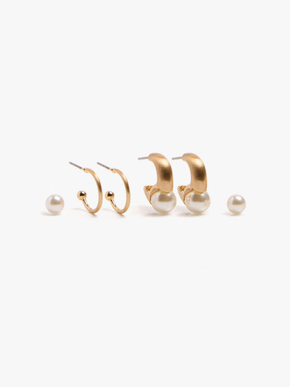 Set Of Earrings With Pearls