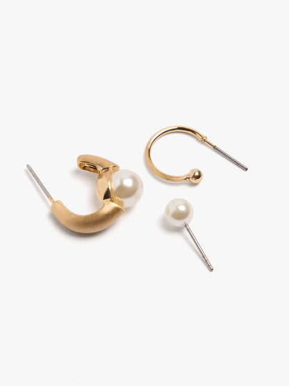 Set Of Earrings With Pearls