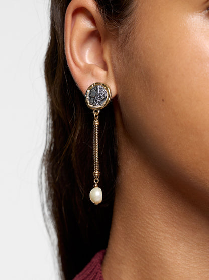 Bicolor Medal Earrings With Bar And Freshwater Pearls