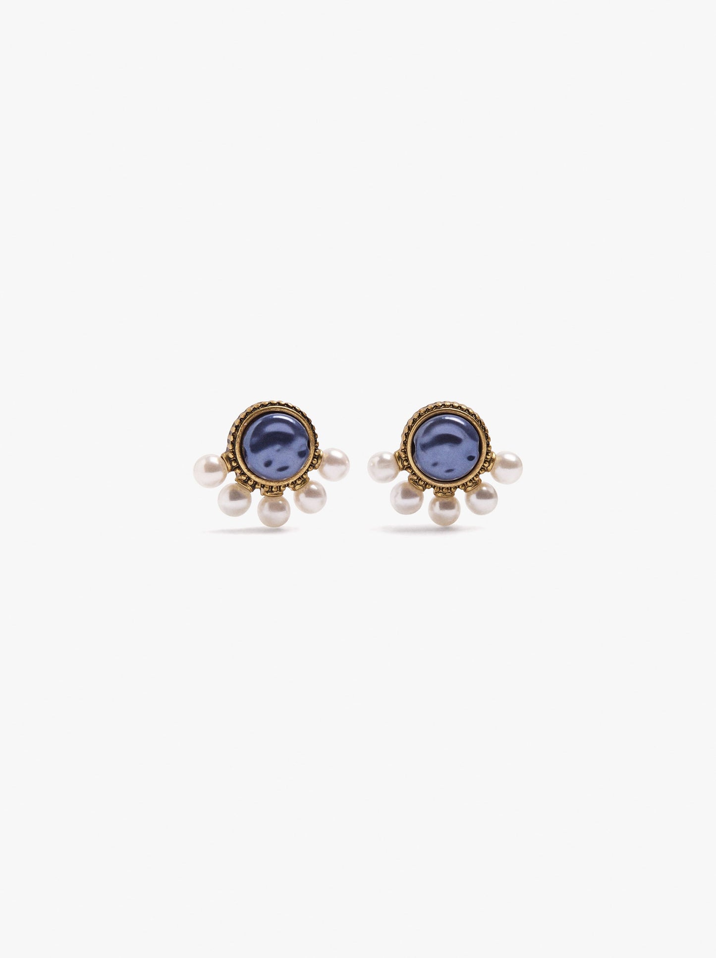 Round Earrings With Pearls