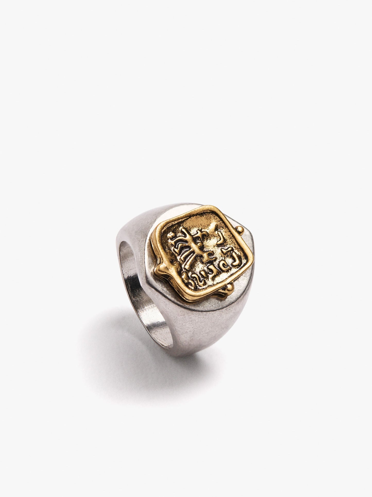 Bicolor Plate Ring With Reliefs