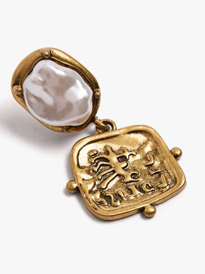 Pearl Earrings With Embossed Plate