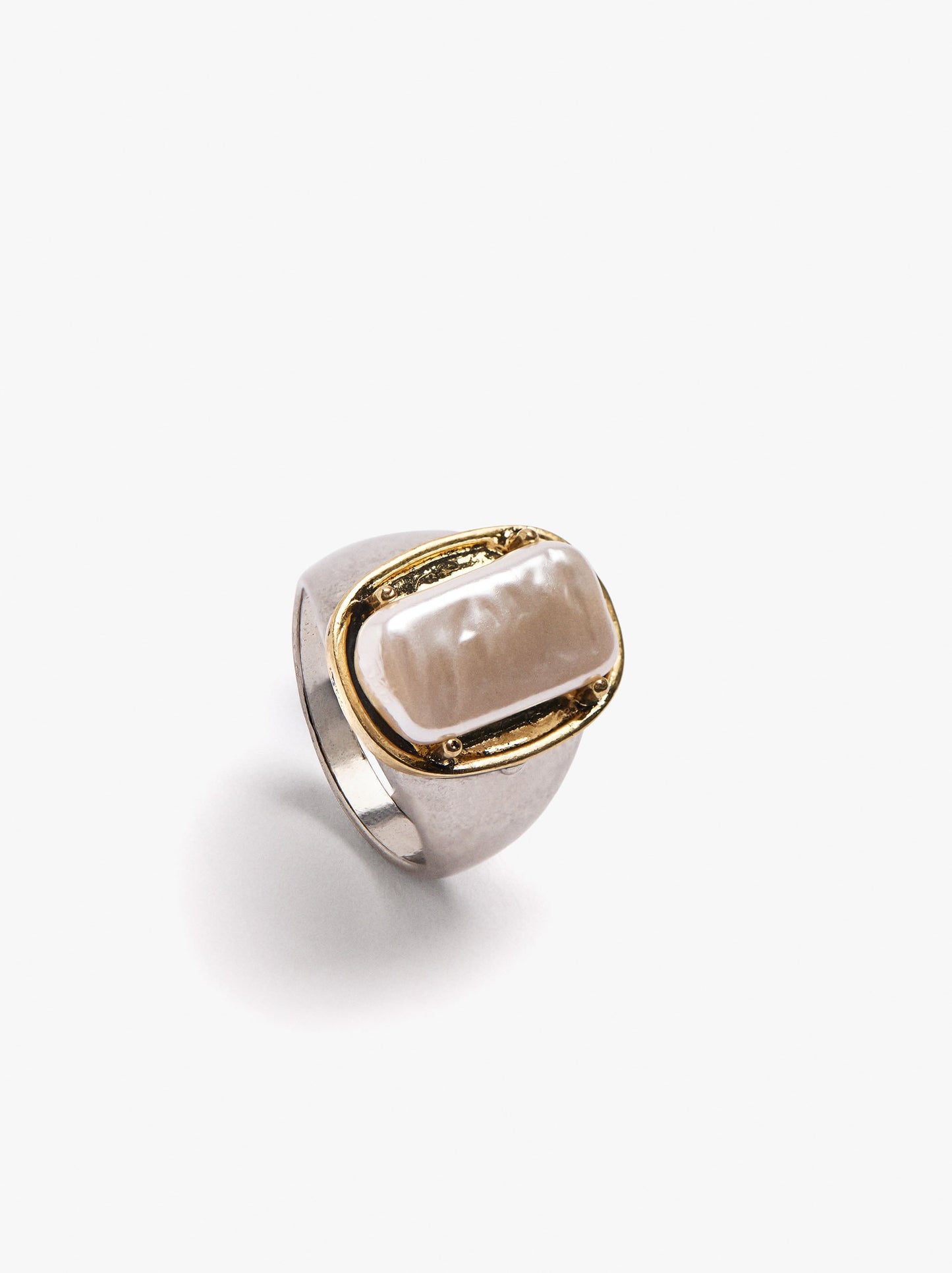 Bicolor Ring With Rectangular Pearl