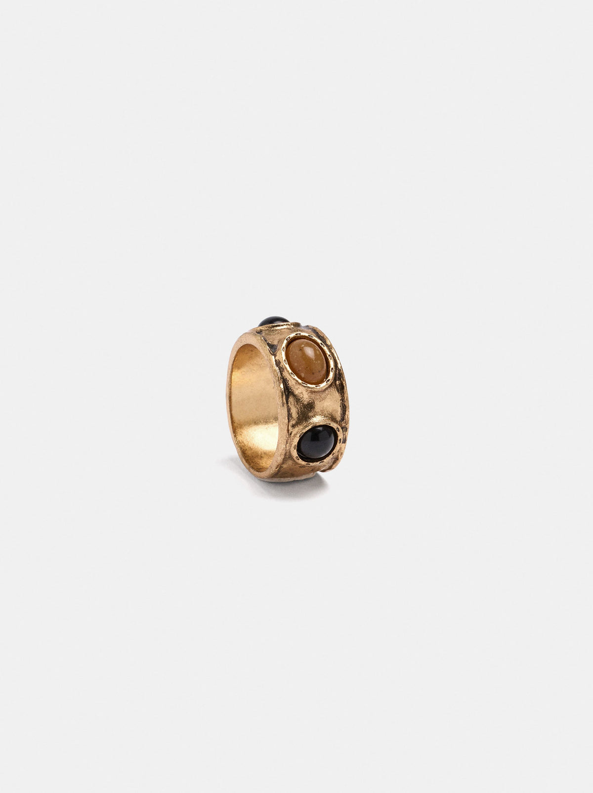 Wide Ring With Round Details