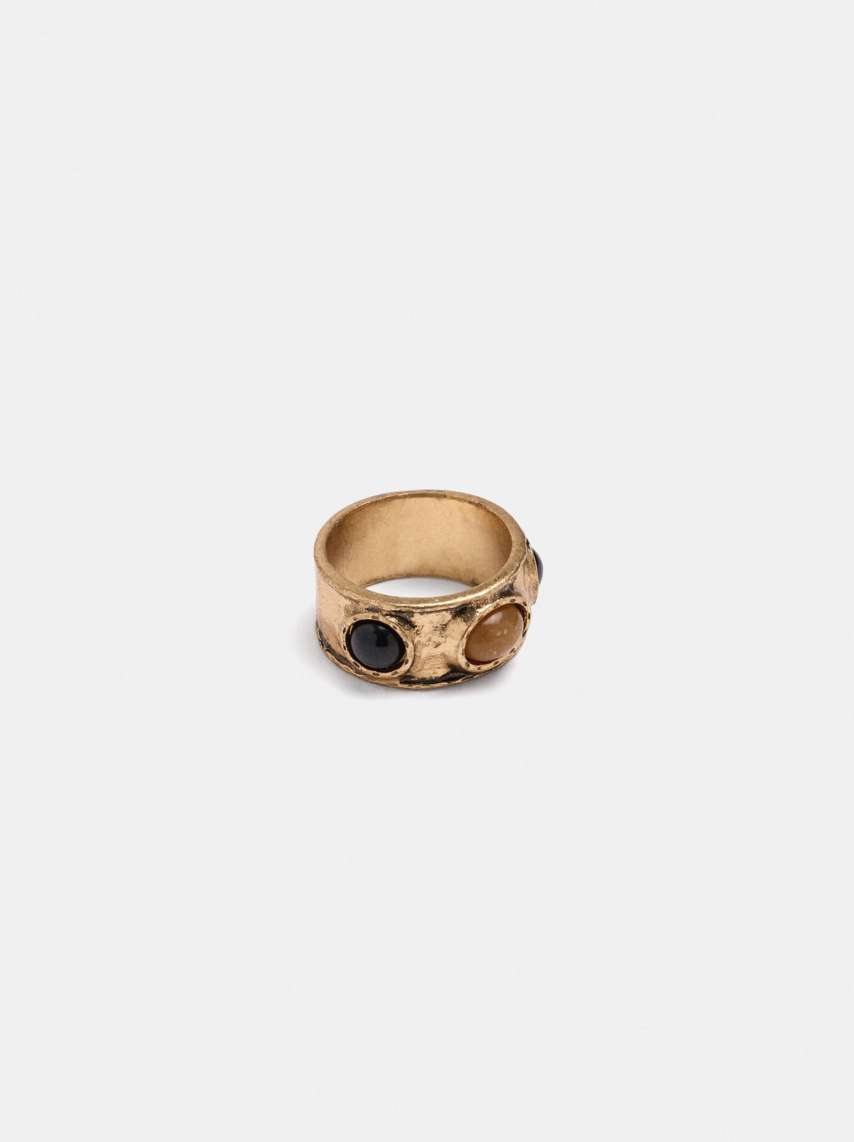 Wide Ring With Round Details