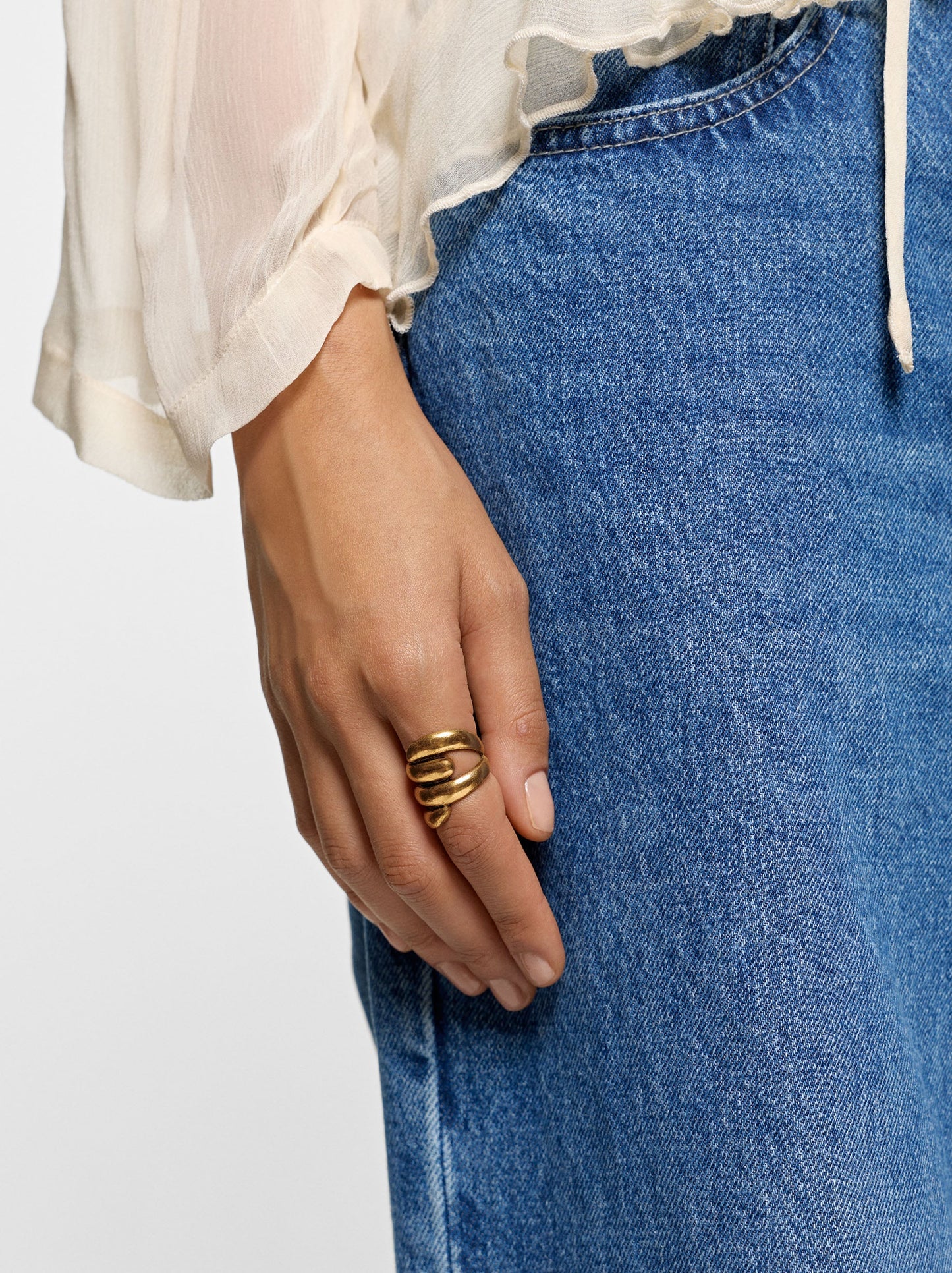Wide Crossed Ring