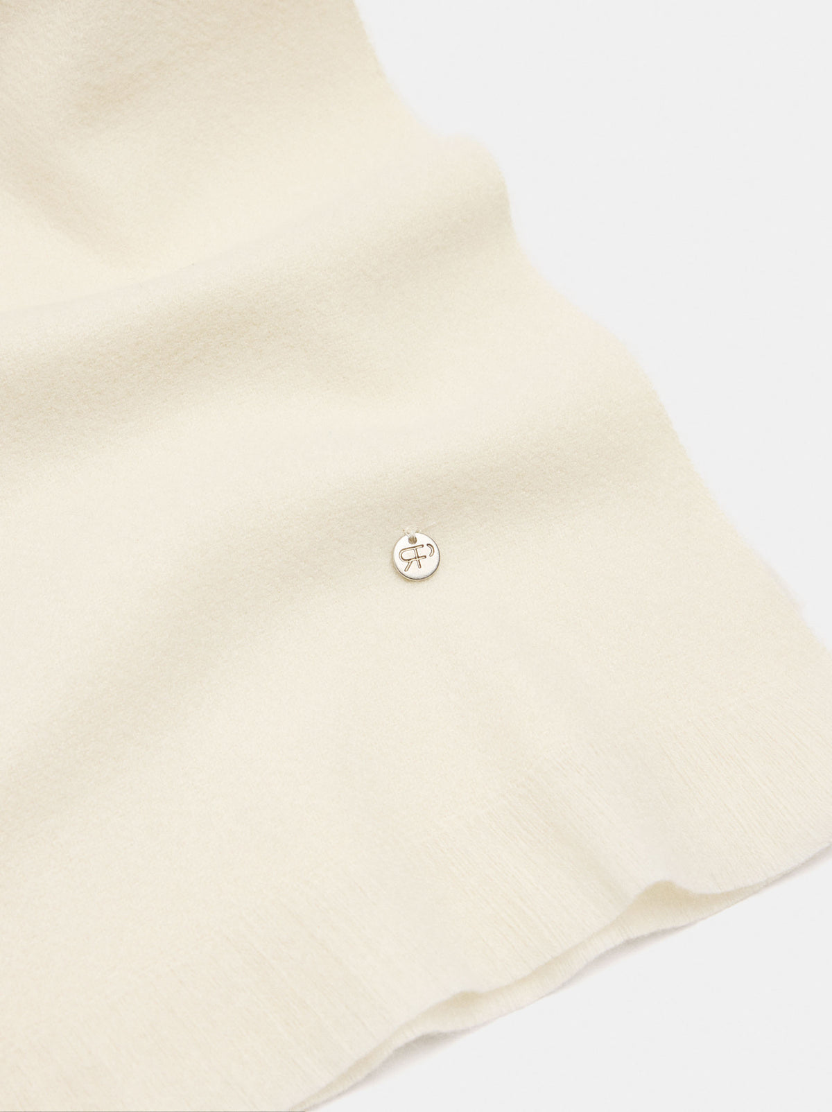 Plain Scarf With Soft Texture