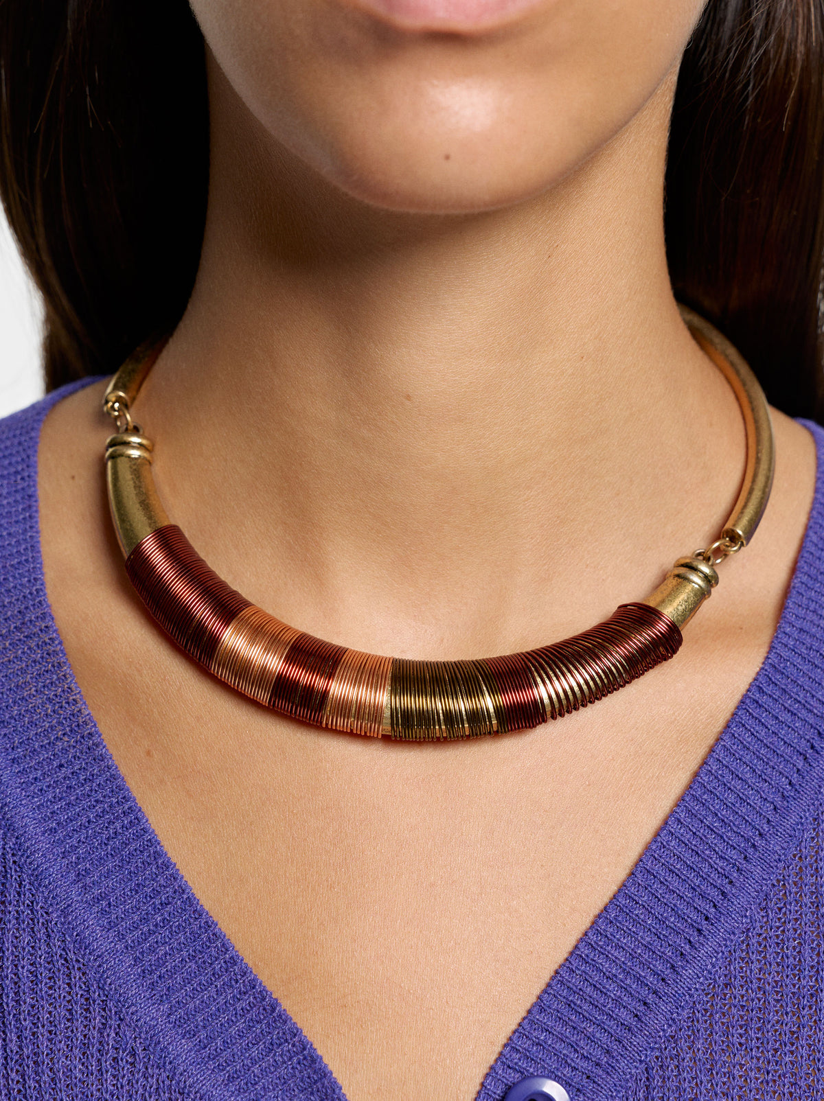 Multicolor Choker With Metallic Threads
