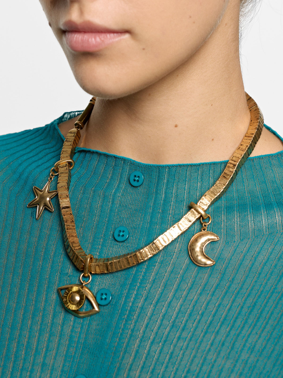 Short Flat Necklace With Pendants