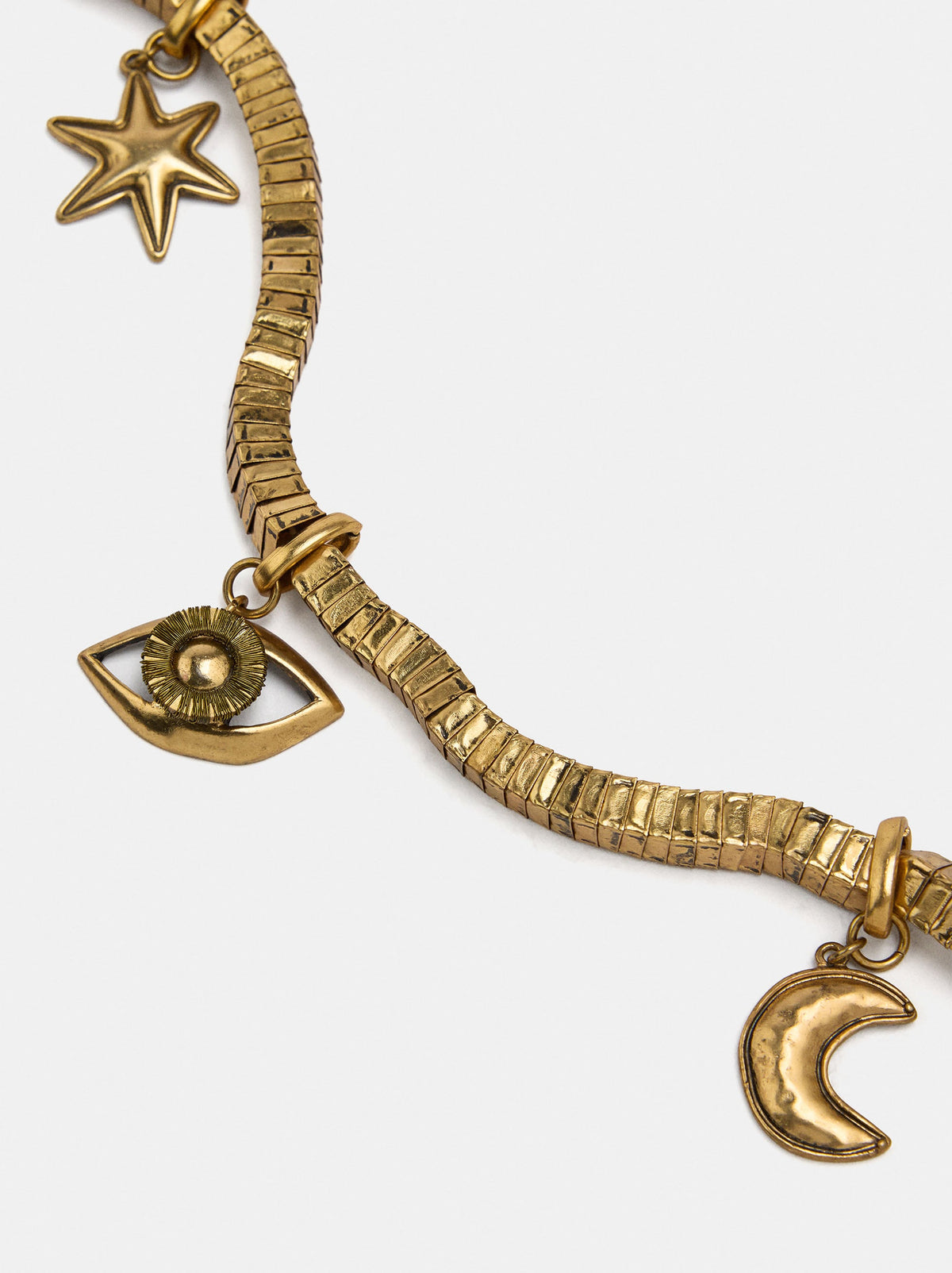 Short Flat Necklace With Pendants