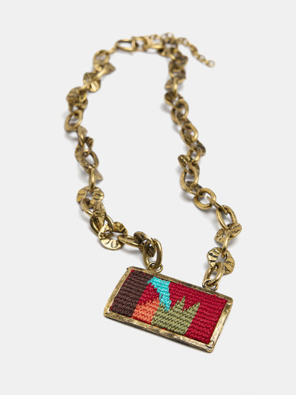 Plate Pendant Necklace With Multicolor Threads
