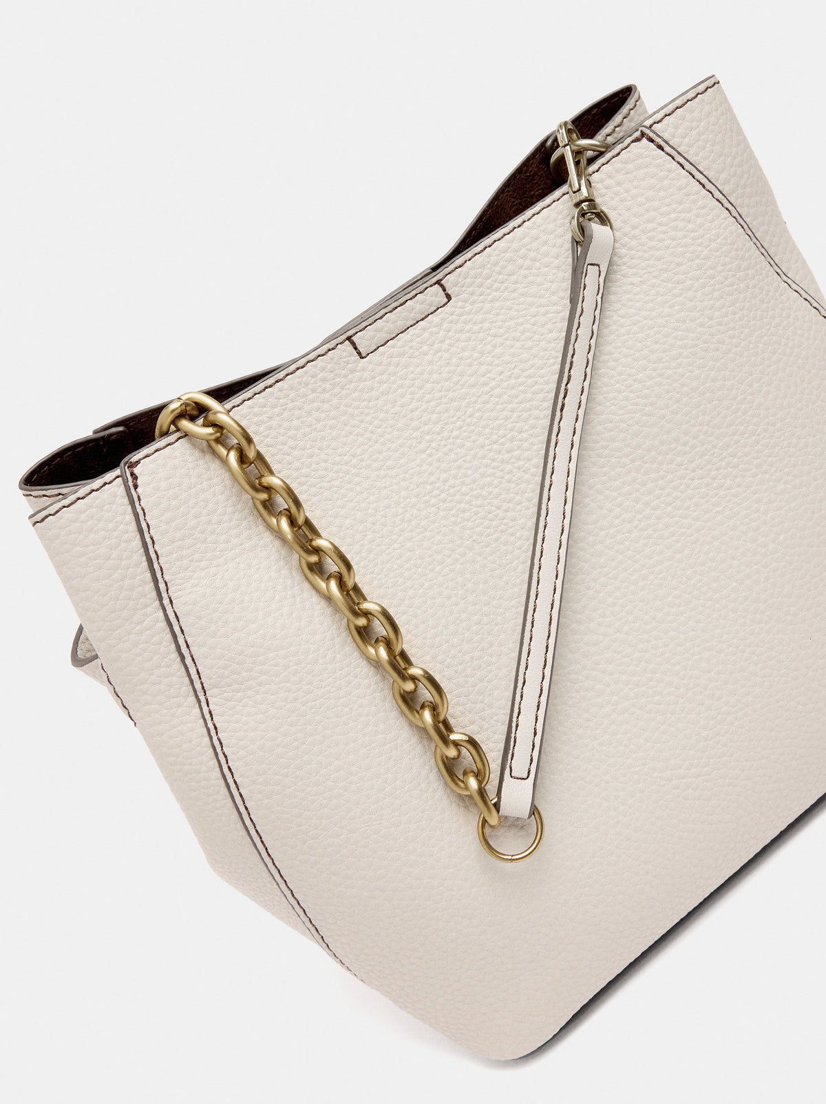 Textured Handbag With A Chain Strap