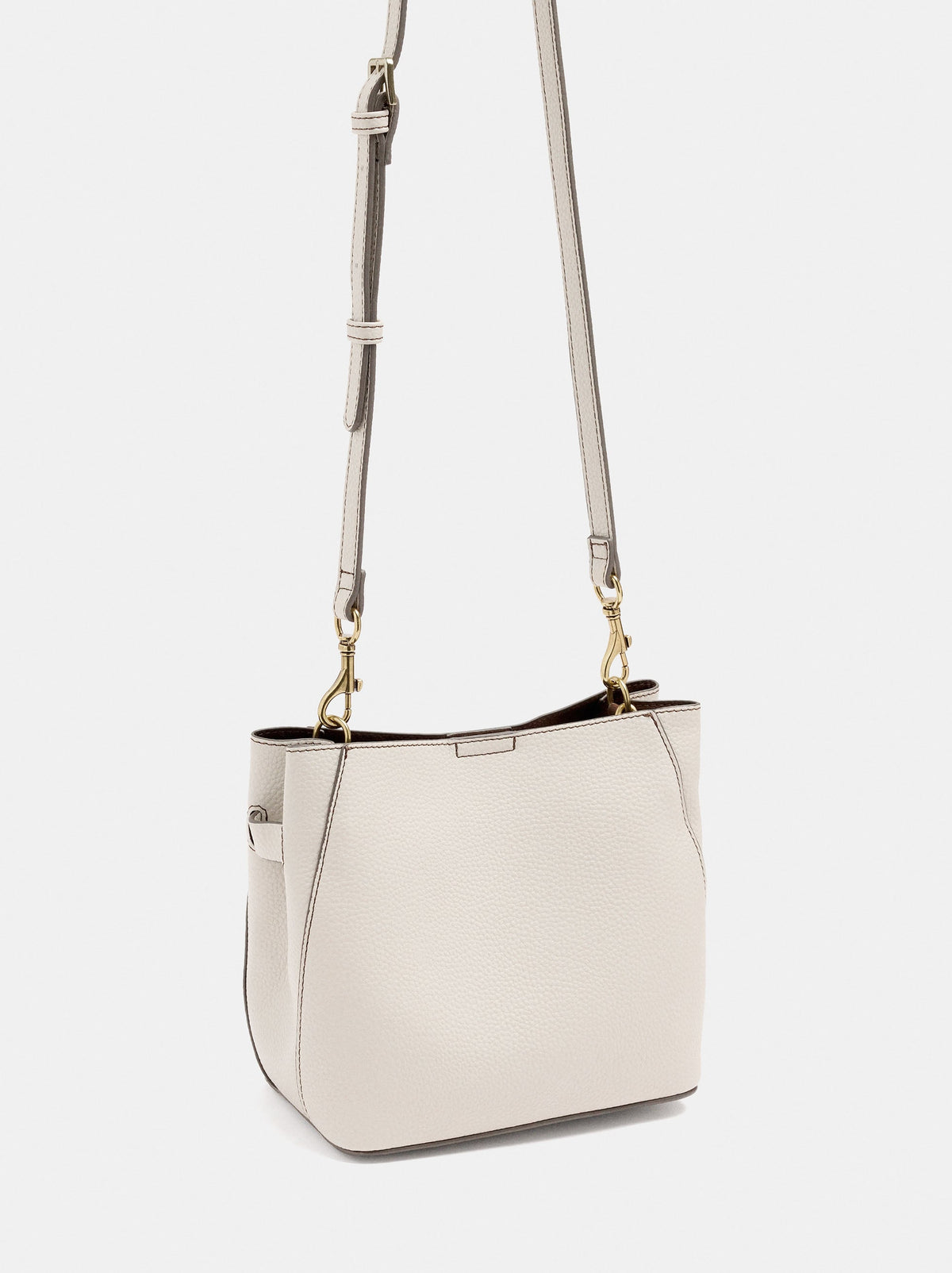 Textured Handbag With A Chain Strap