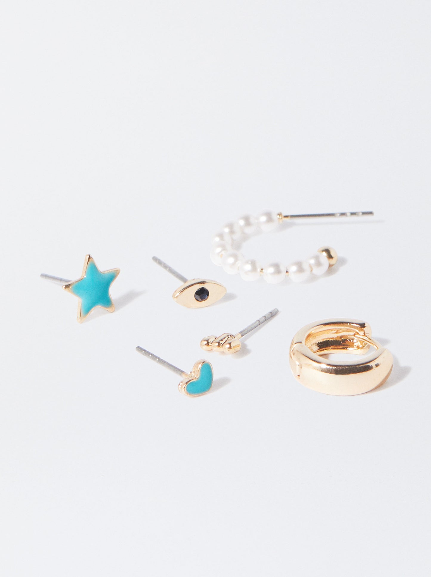 Set Of Earrings With Star And Pearls