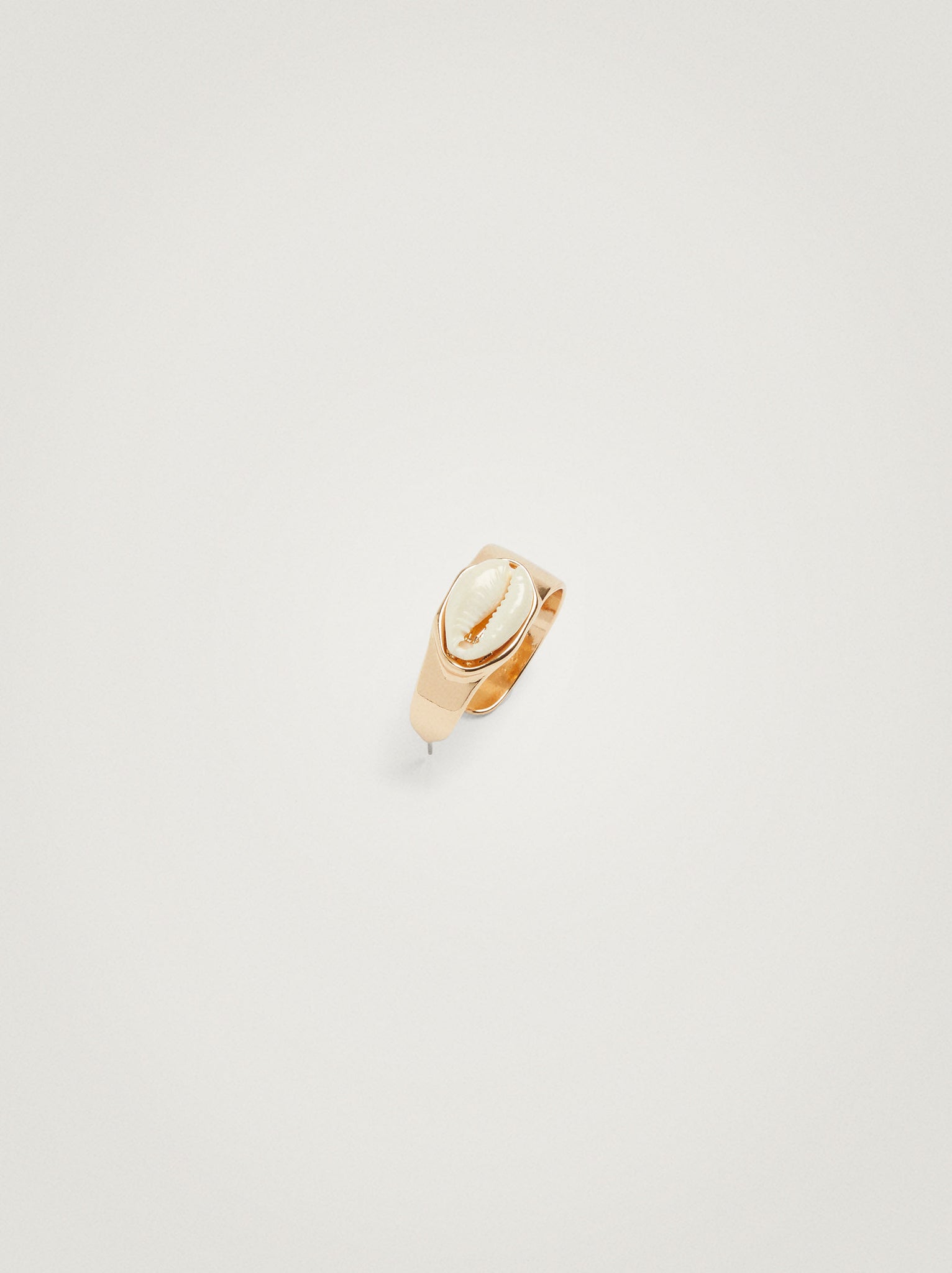 Hoop Earrings With Shell