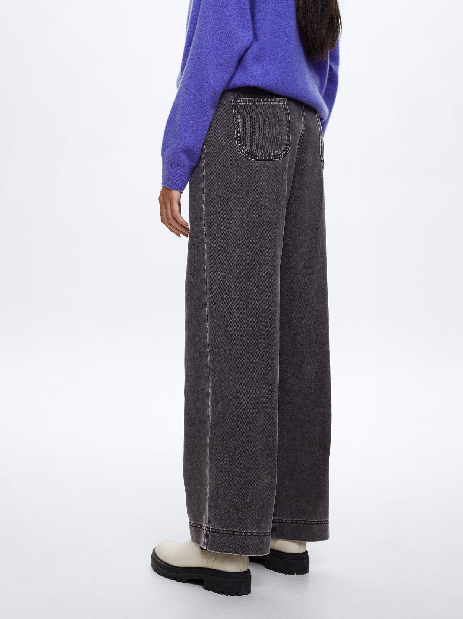 Straight Fit Jeans With Pockets