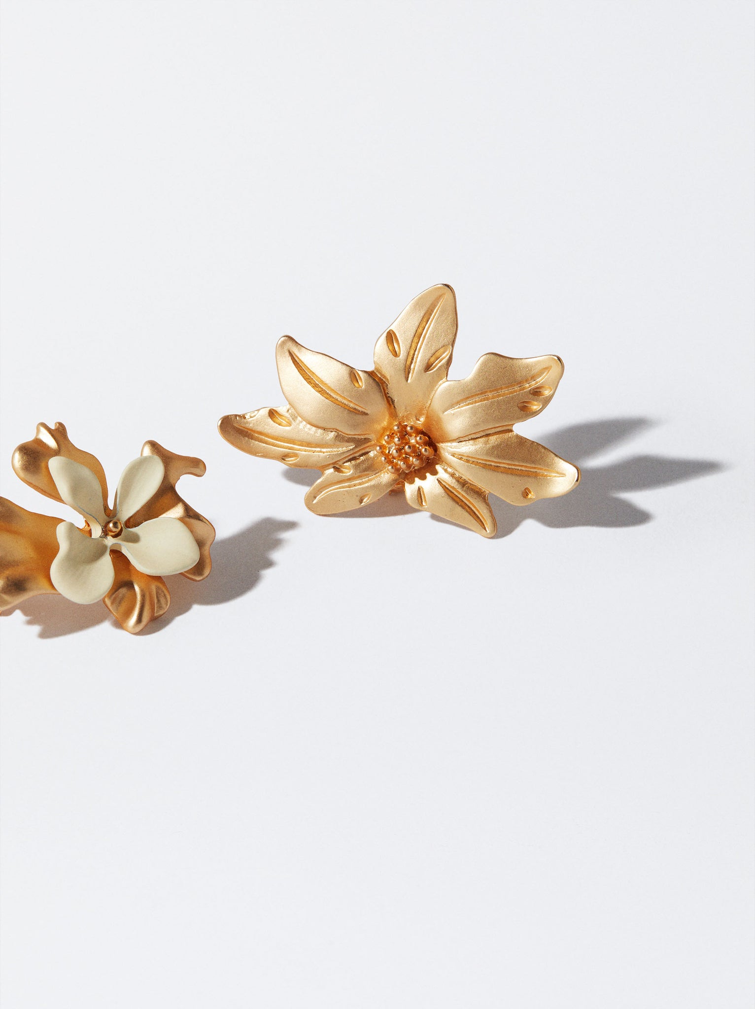 Set Of Brooches With Flowers