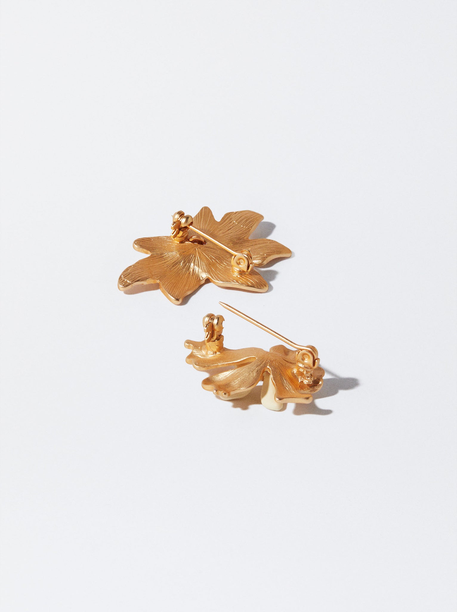 Set Of Brooches With Flowers