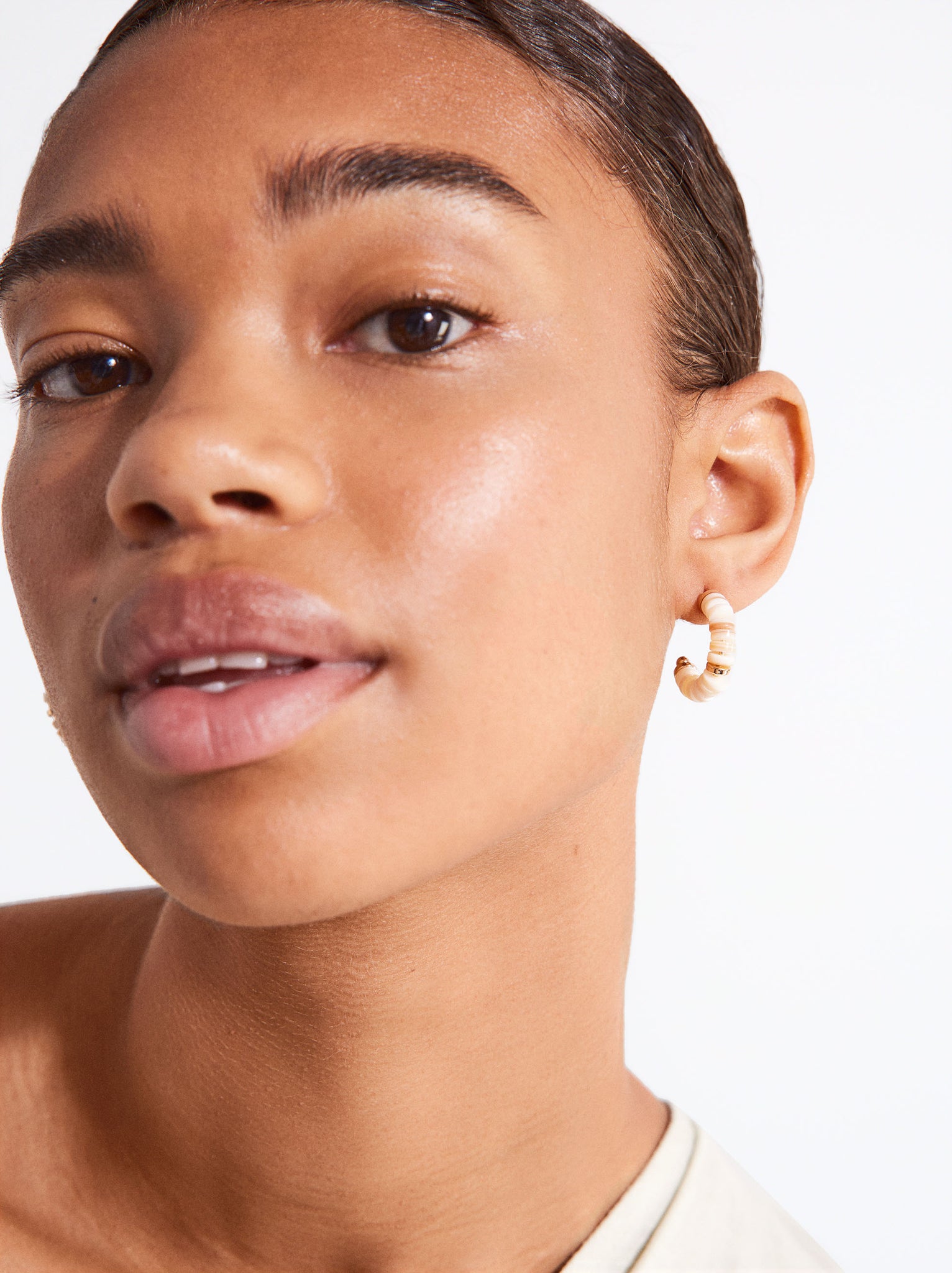Hoop Earrings With Shell