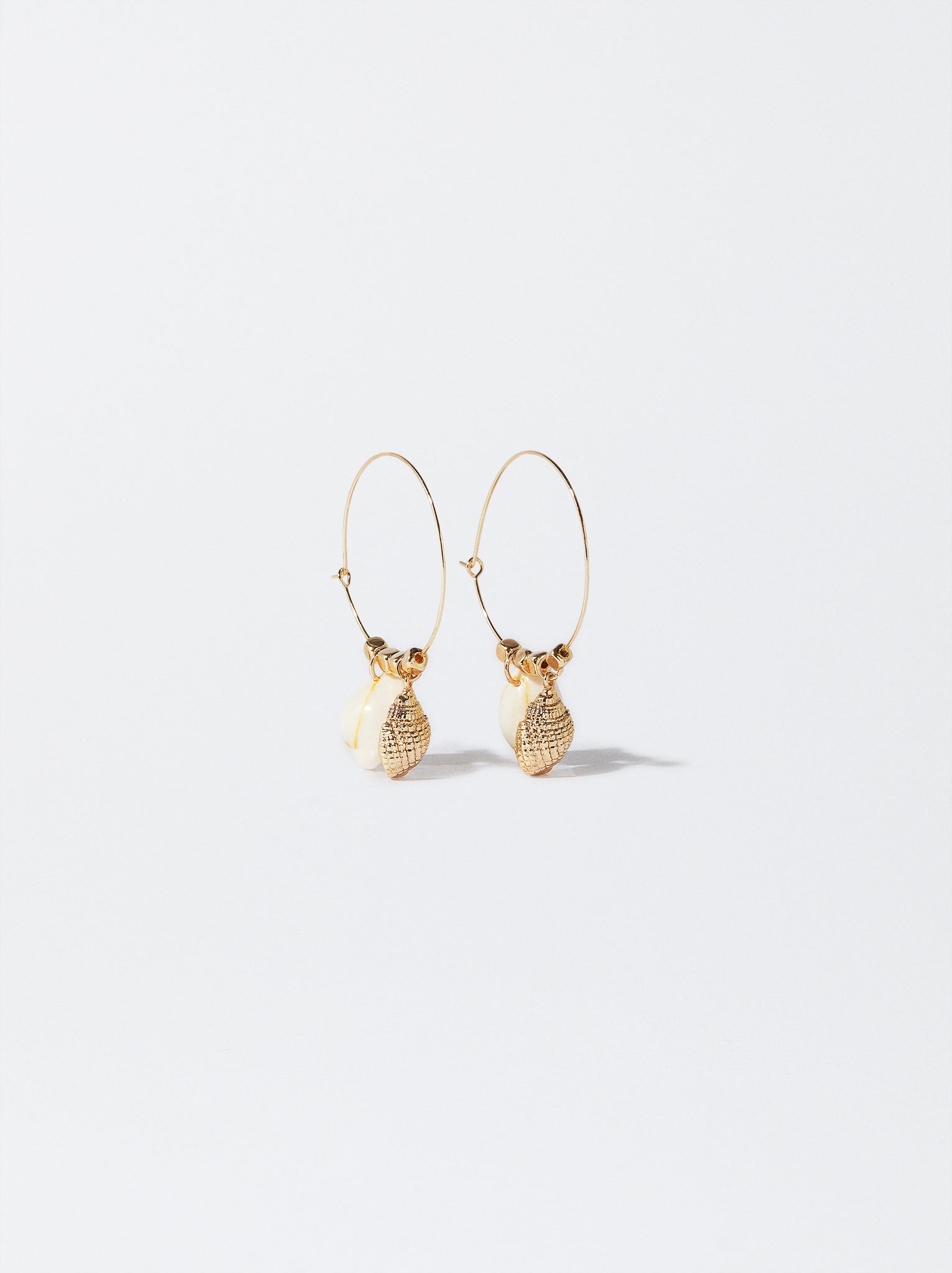 Hoop Earrings With Seashell