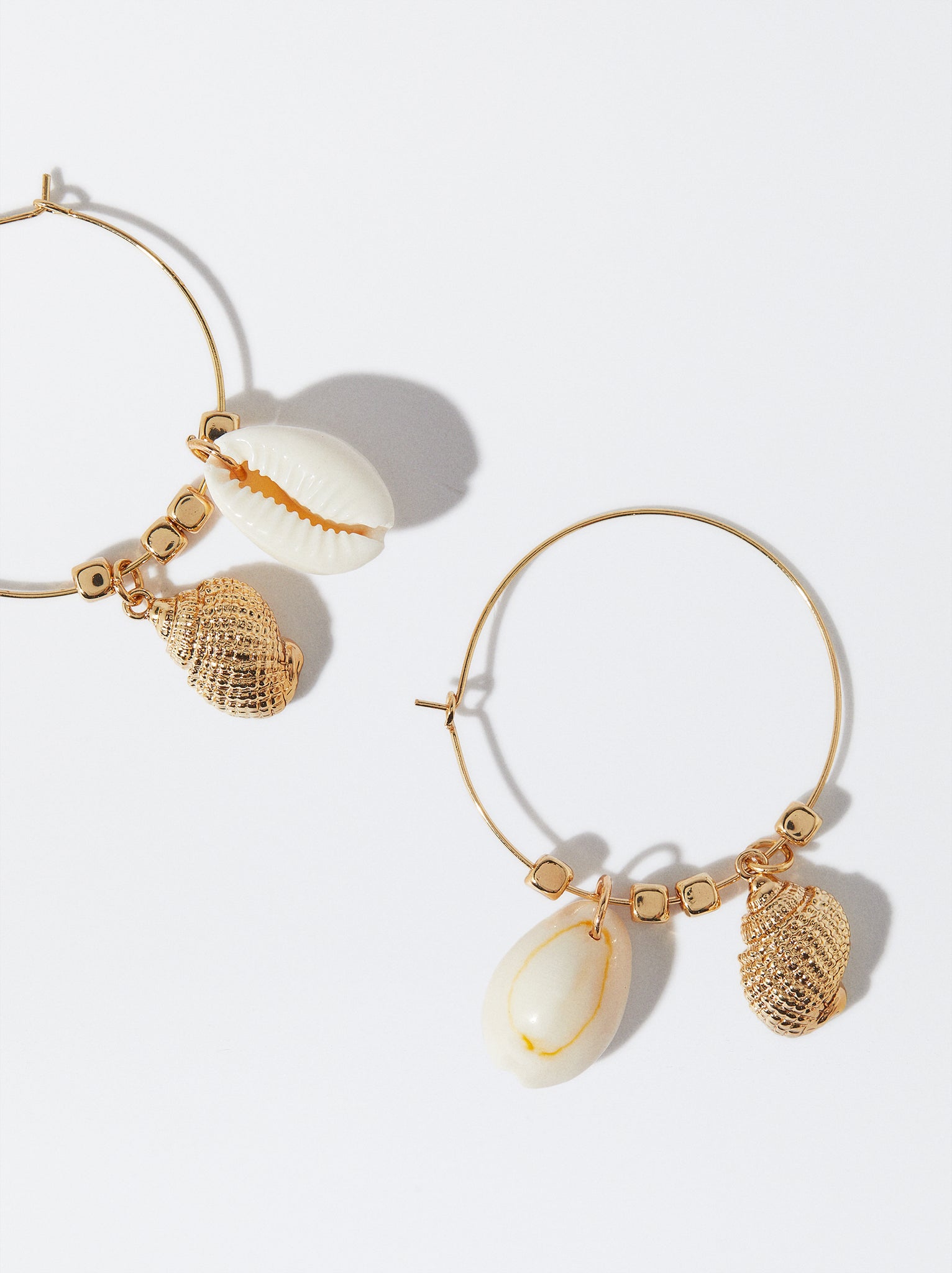 Hoop Earrings With Seashell