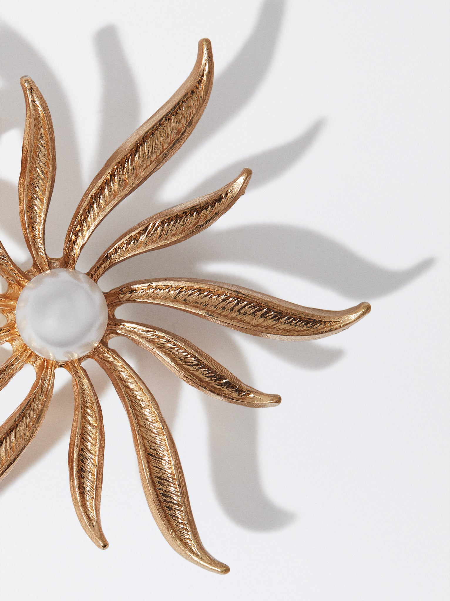 Brooch With Pearl